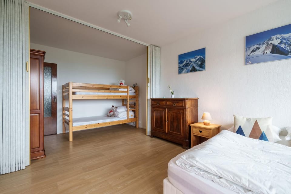 Photo of the whole room, Bedroom, bunk bed