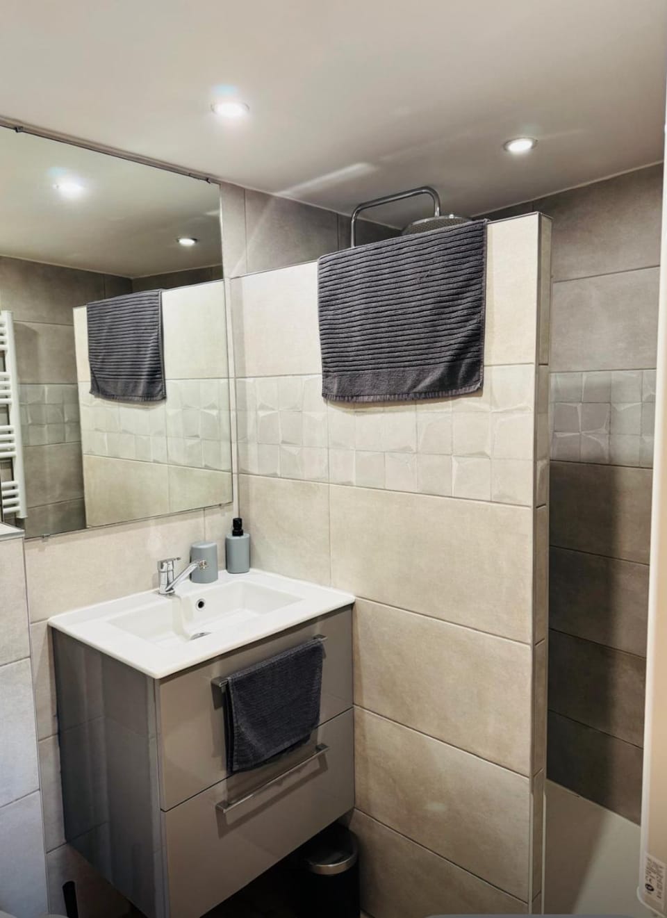 Bathroom, towels