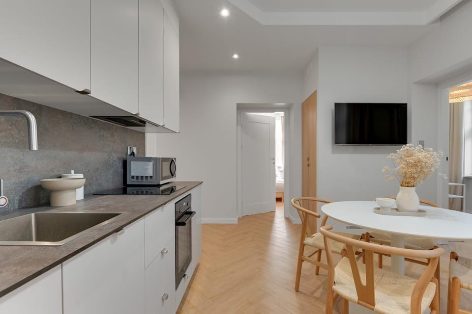 TV and multimedia, Kitchen or kitchenette, Seating area, microwave, oven