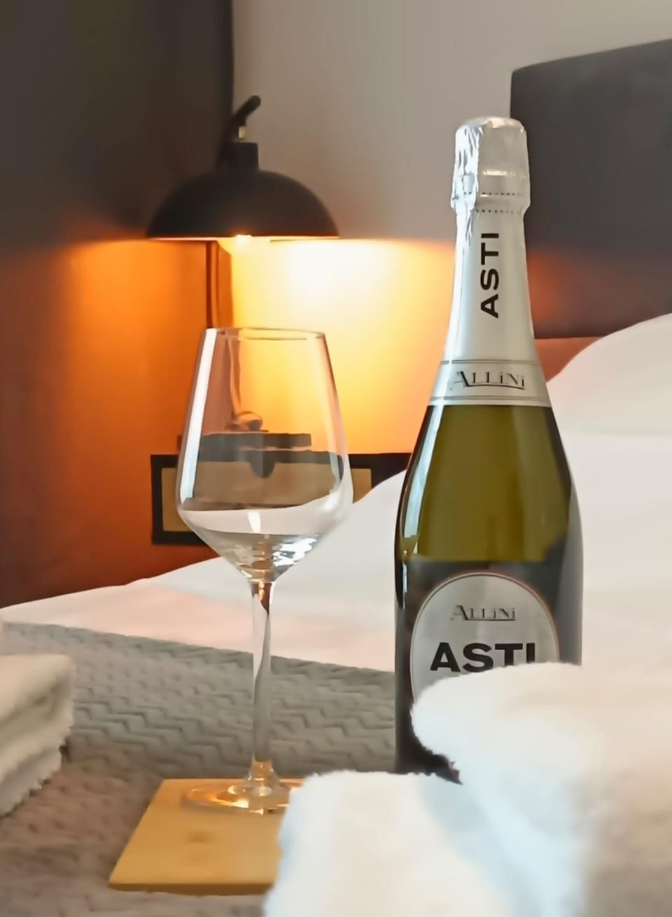Bed, Food and drinks, Bedroom
