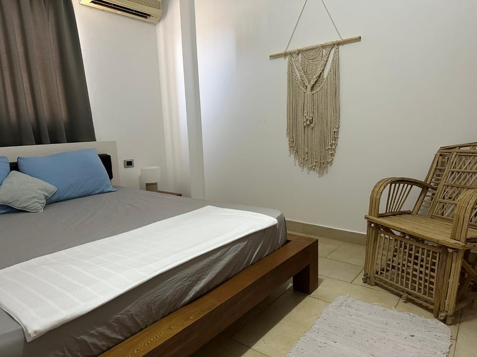 Bed, Photo of the whole room, Seating area, Bedroom, towels