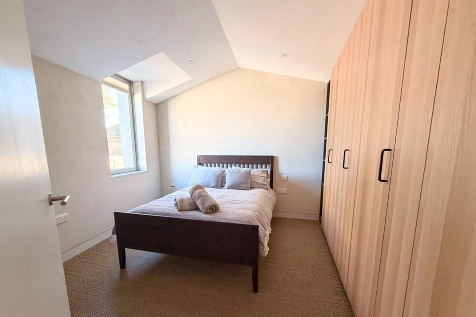 Modern Chatham home with garden retreat Bed and Breakfast in Rochester