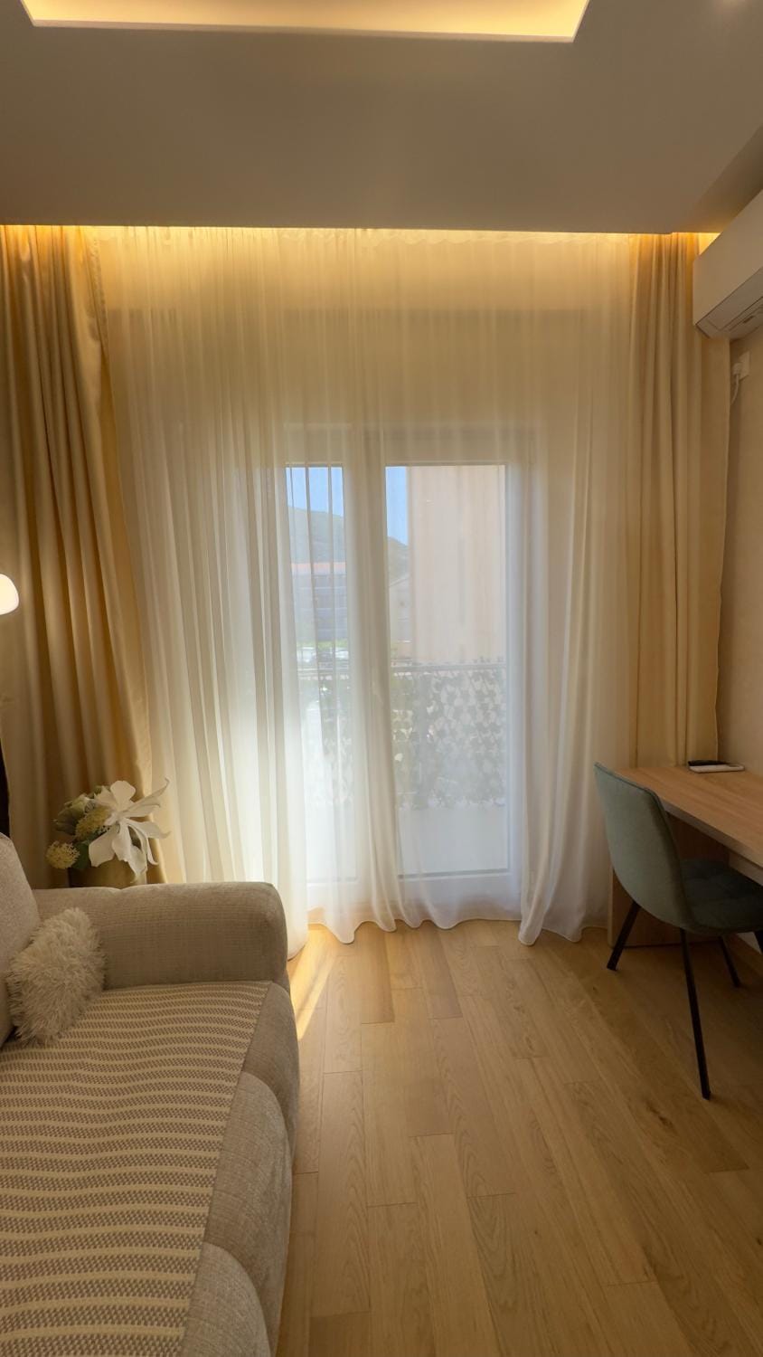 Day, Living room, Seating area, Sunrise