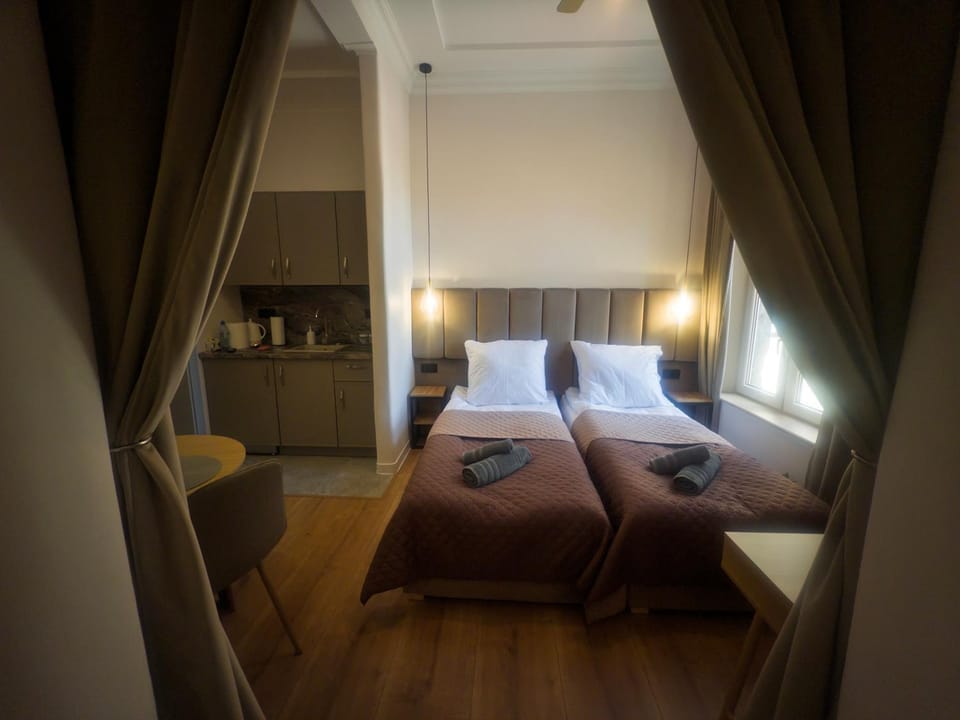 Bed, Living room, Photo of the whole room, Seating area, Bedroom, towels