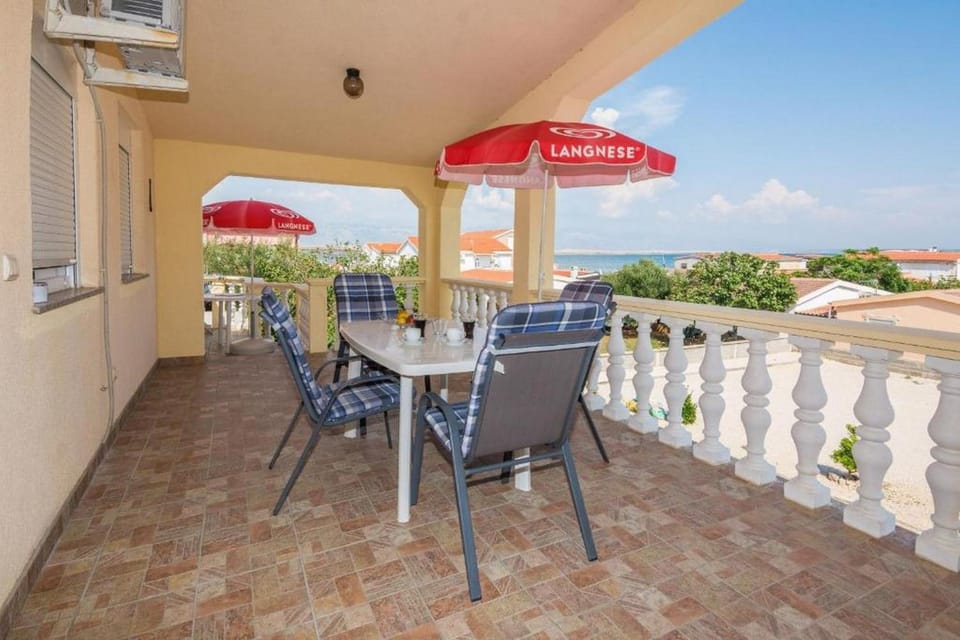 Patio, Day, Balcony/Terrace, Dining area