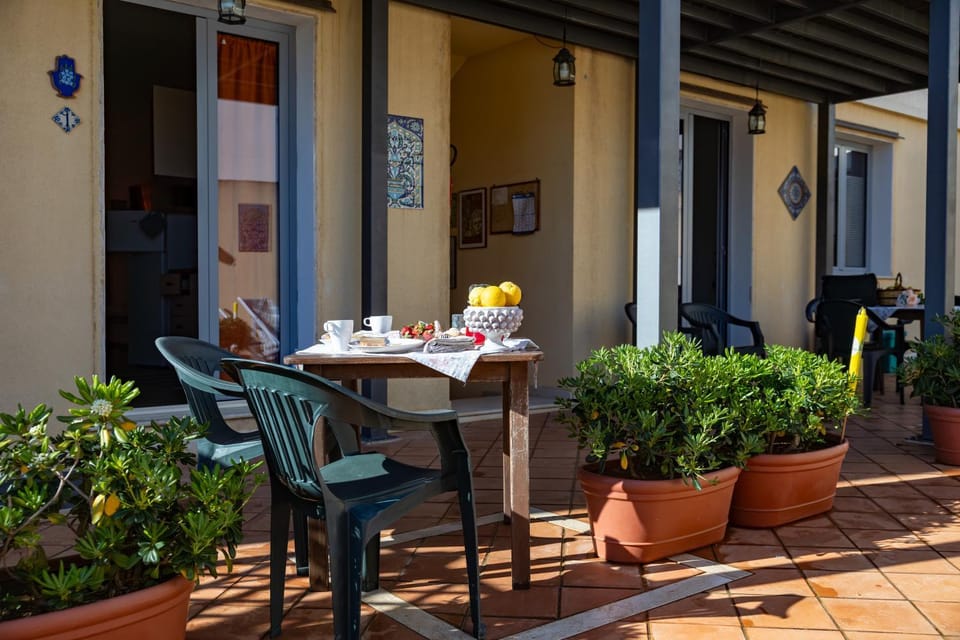 Property building, Patio, Food and drinks