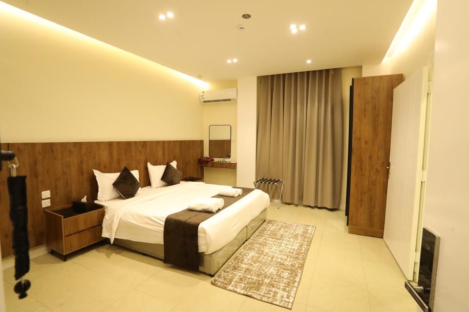 Bed, Living room, Photo of the whole room, Bedroom, wardrobe, air conditioner