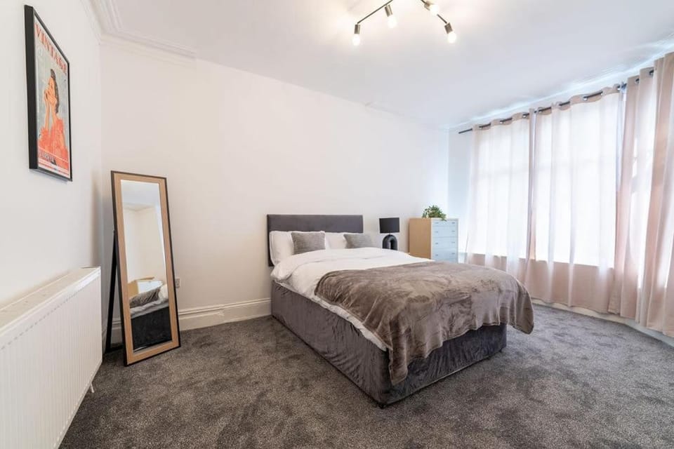 Luxury 1-Bed Apartment Near city centre and North Manchester General Hospital Apartment in Manchester