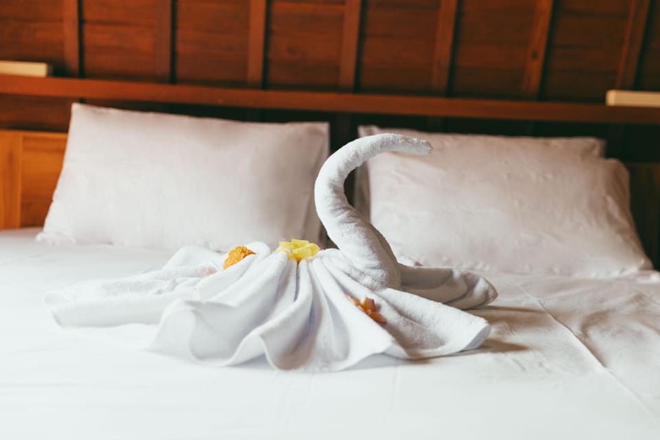 Bed, towels