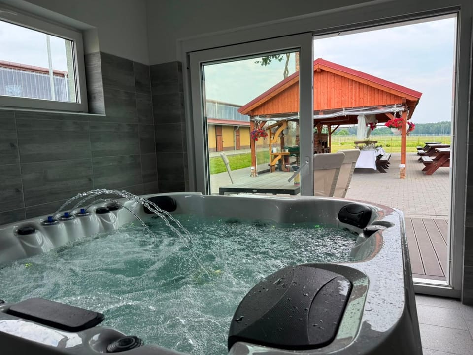 Hot Tub, Spa and wellness centre/facilities