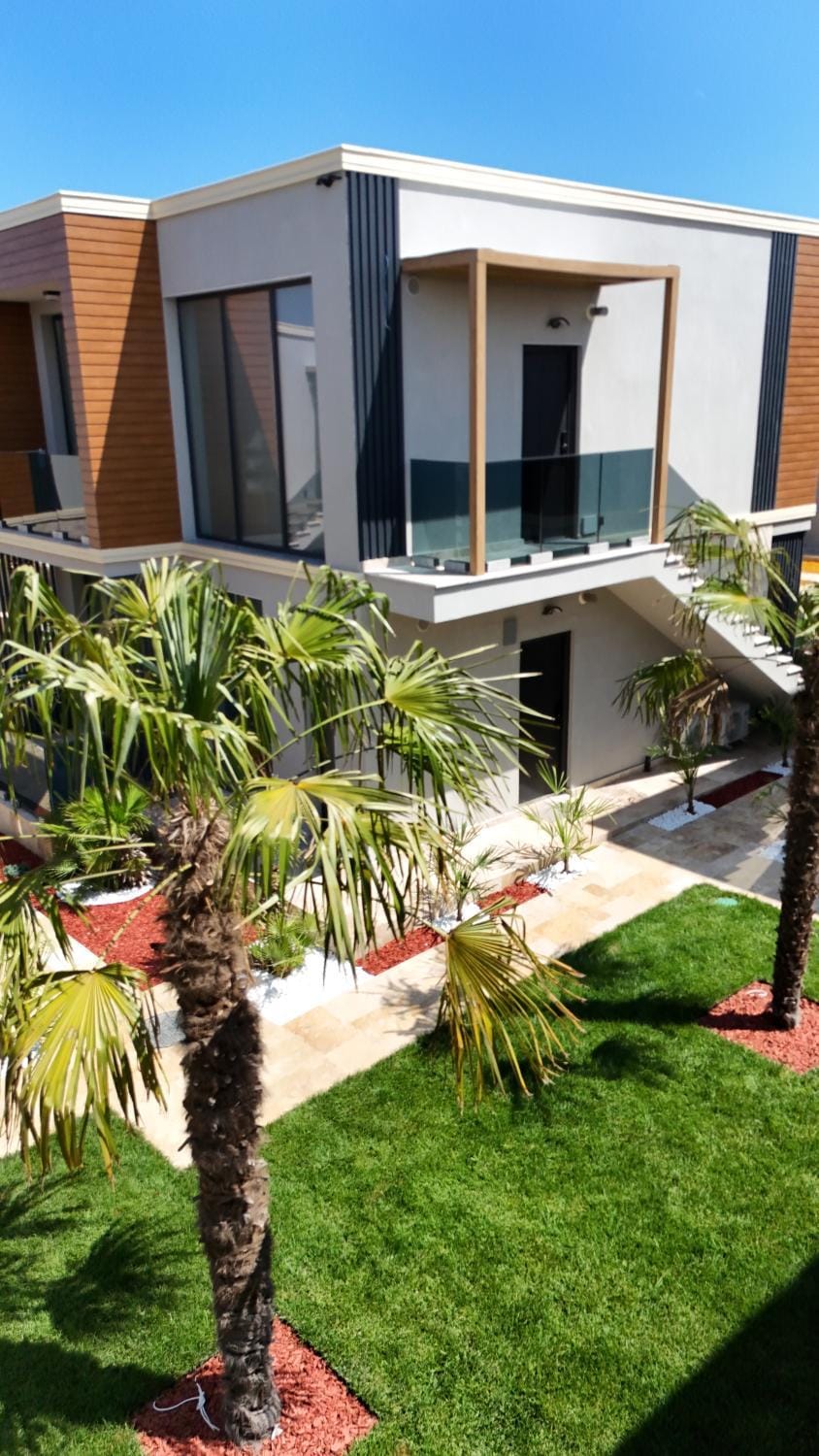 Property building, Garden, Garden view