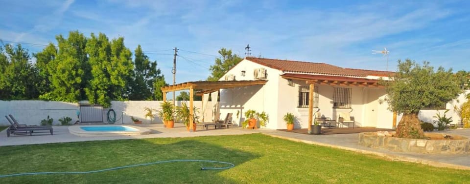 Property building, Spring, Day, Natural landscape, Garden, Garden view