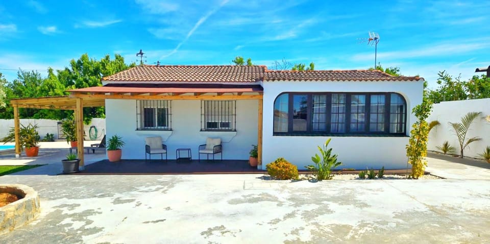 Property building, Patio, Spring, Day, Garden, Garden view