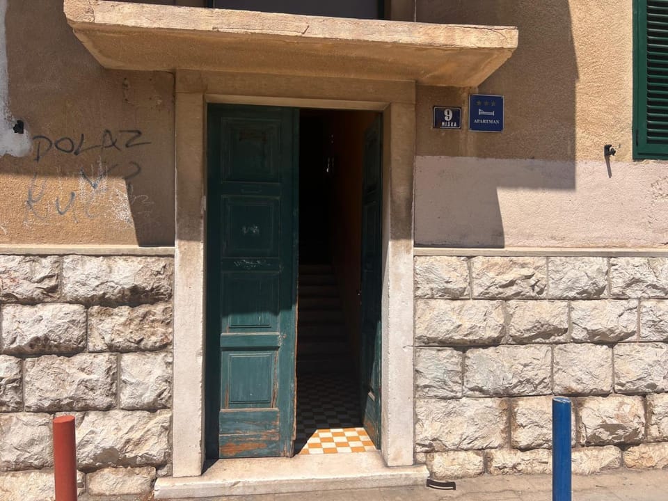 Property building, Facade/entrance