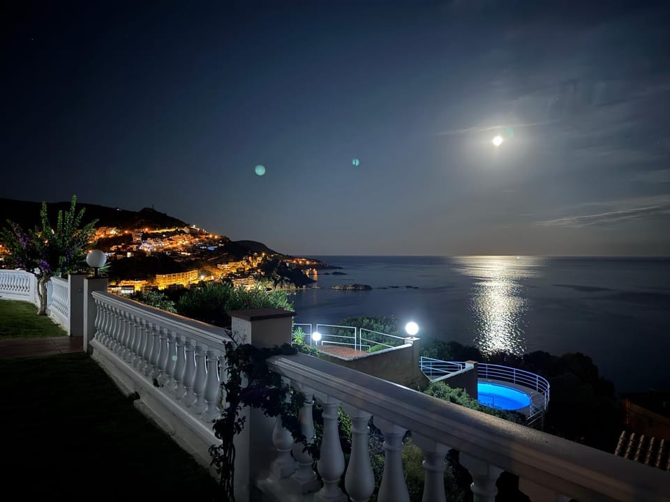 Panoramic Cala Canyelles, Pool Apartment in Roses
