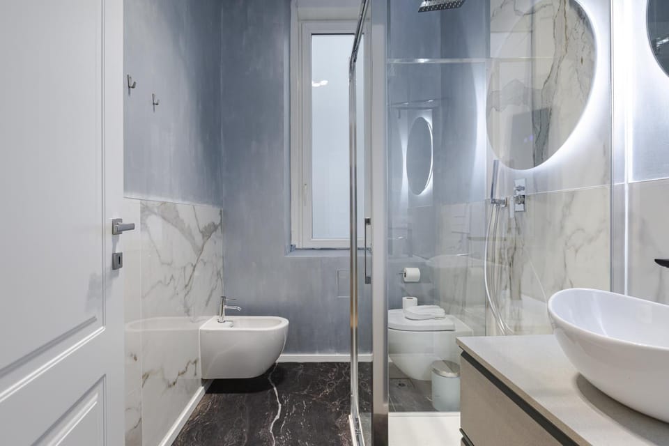 Shower, Toilet, Bathroom, bidet, towels