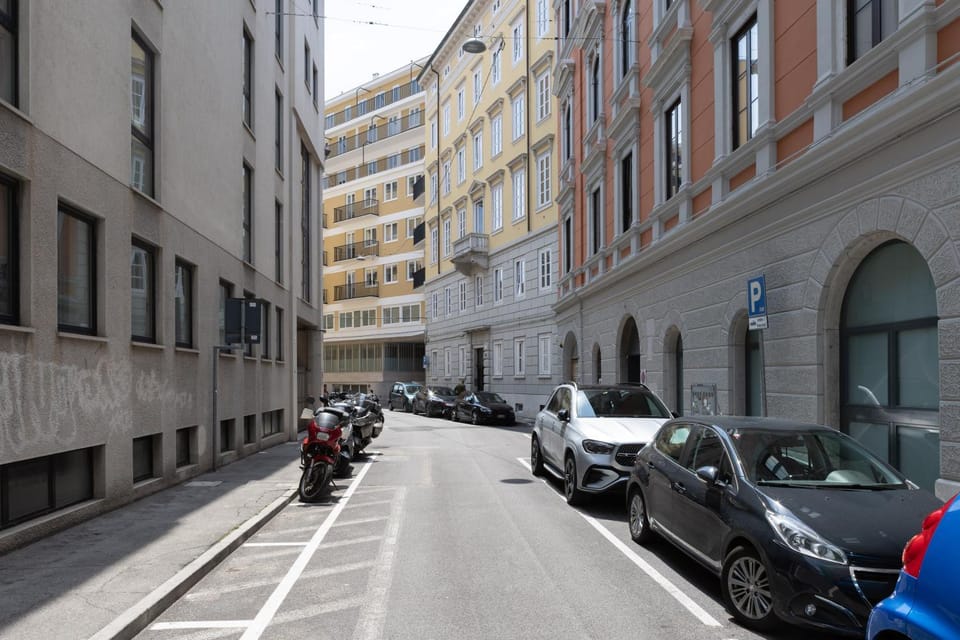 Day, Neighbourhood, Street view, Location