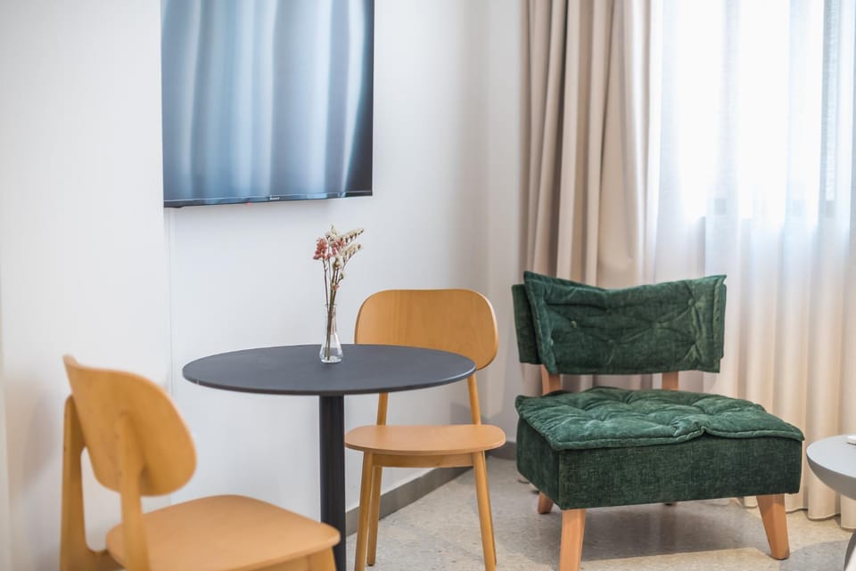 Living room, Seating area, Dining area