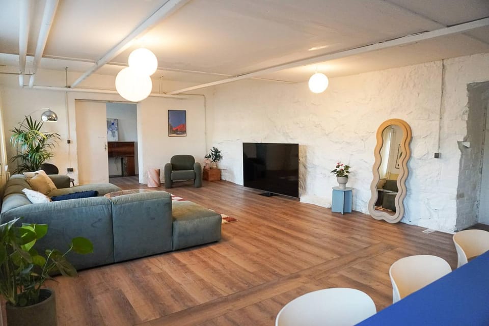 Communal lounge/ TV room, Living room, Seating area