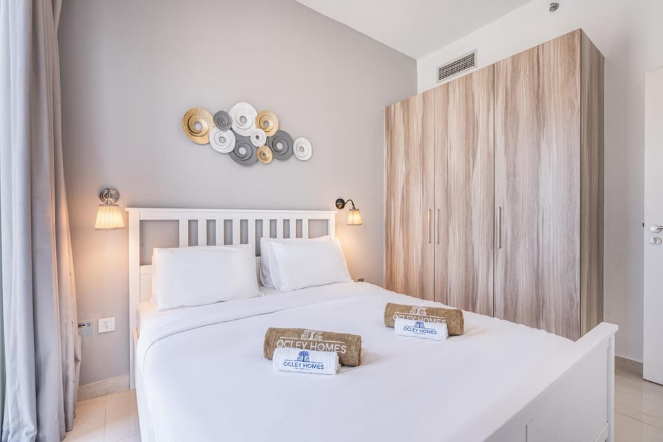 Bed, Photo of the whole room, Bedroom, towels, wardrobe