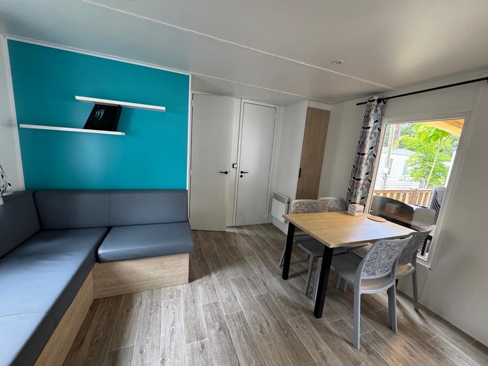 TV and multimedia, Living room, Dining area