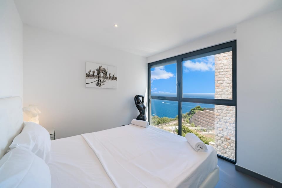 Bed, Natural landscape, Photo of the whole room, Bedroom, Sea view