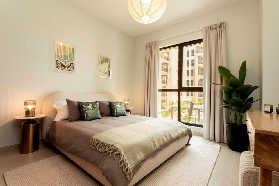 Beachside Calm 1BR - Pool, Gym & Stylish Retreat in Prime Dubai Spot Apartment in Dubai