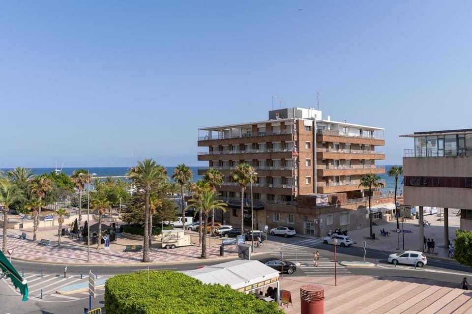 Braceli Beach Resort Top Floor - rentafive Apartment in Santa Pola