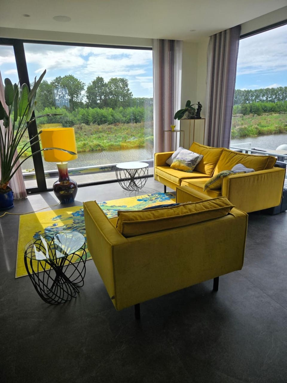 Day, View (from property/room), Living room, Seating area