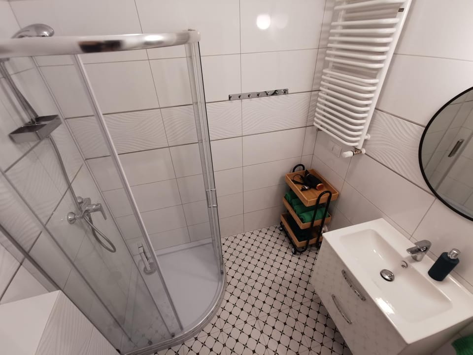 Shower, Bathroom, towels
