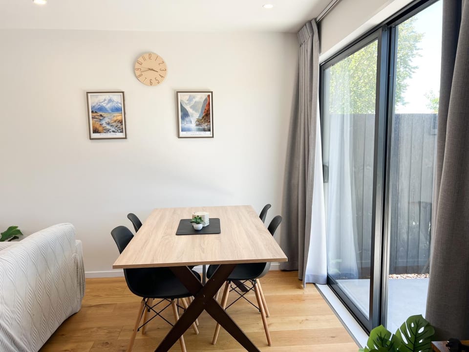 Brand New 2 Bed Near CBD With Parking House in Christchurch