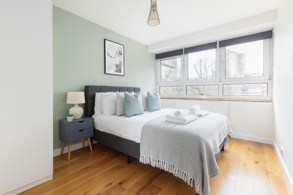 Bedroom, towels