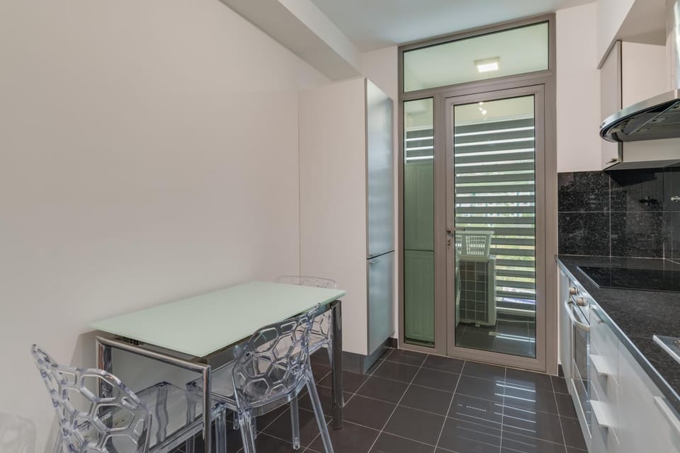 Kitchen or kitchenette, Dining area, dishwasher, stove, washing machine