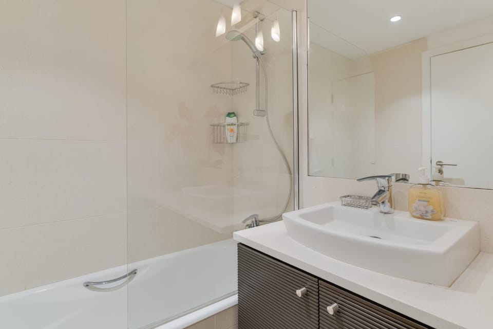 Shower, Bathroom, Bath, towels