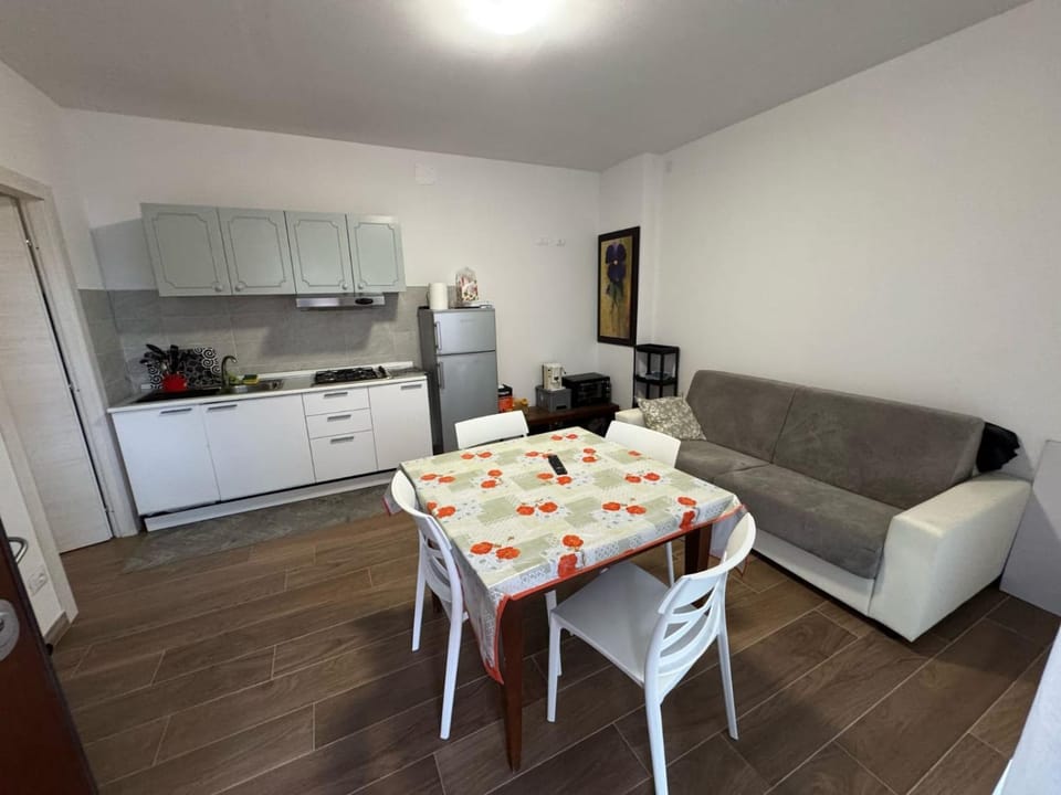 Kitchen or kitchenette, Living room, Seating area, pet friendly, stove