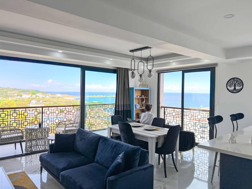 Natural landscape, Balcony/Terrace, Living room, Dining area