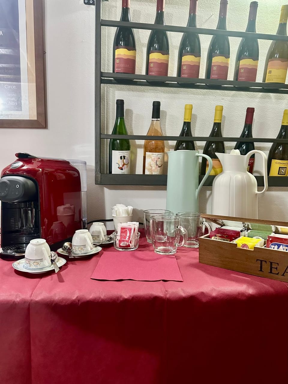 Coffee/tea facilities, Lounge or bar, Food and drinks, Breakfast, Drinks, Alcoholic drinks