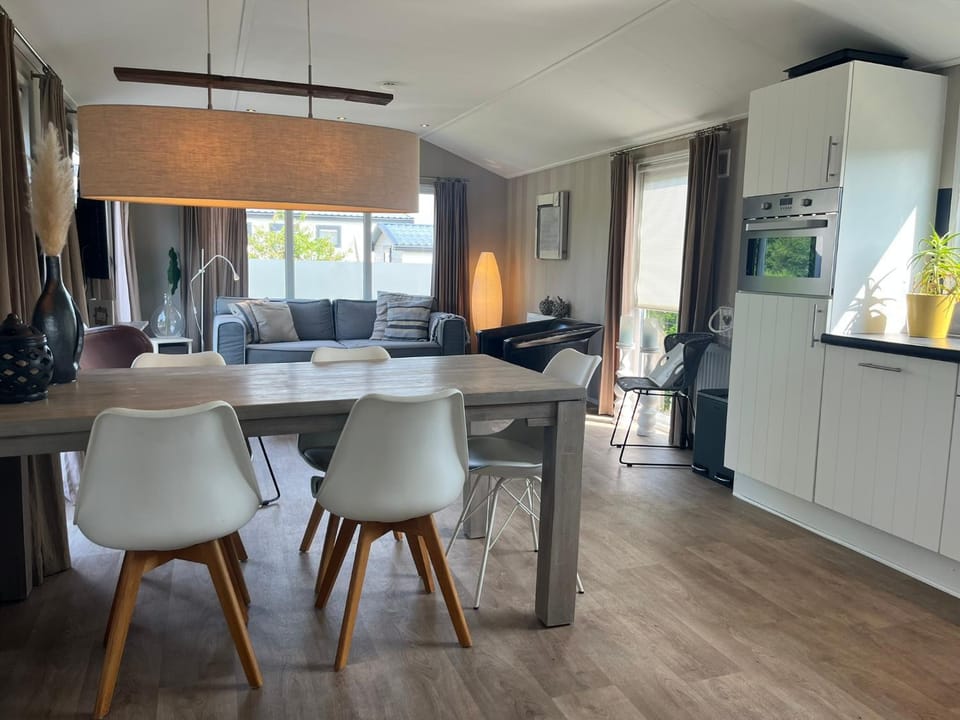 Kitchen or kitchenette, Living room, Seating area