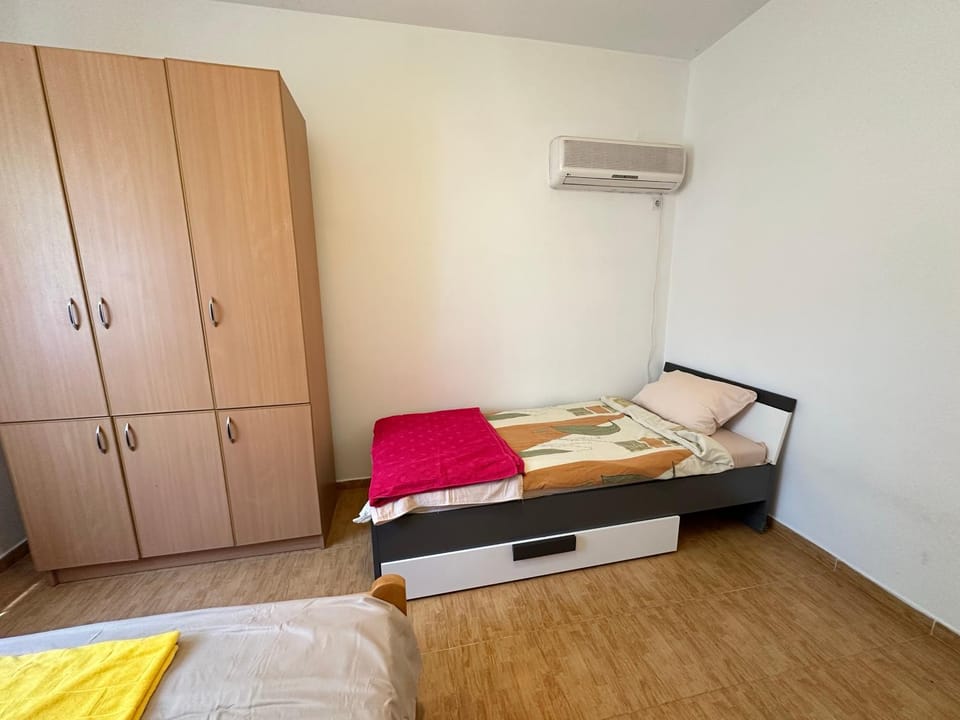 Bed, Photo of the whole room, Bedroom, towels, air conditioner
