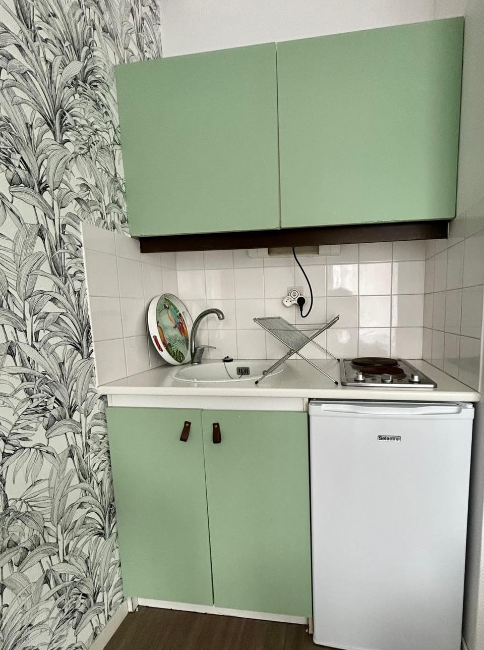 Kitchen or kitchenette, stove