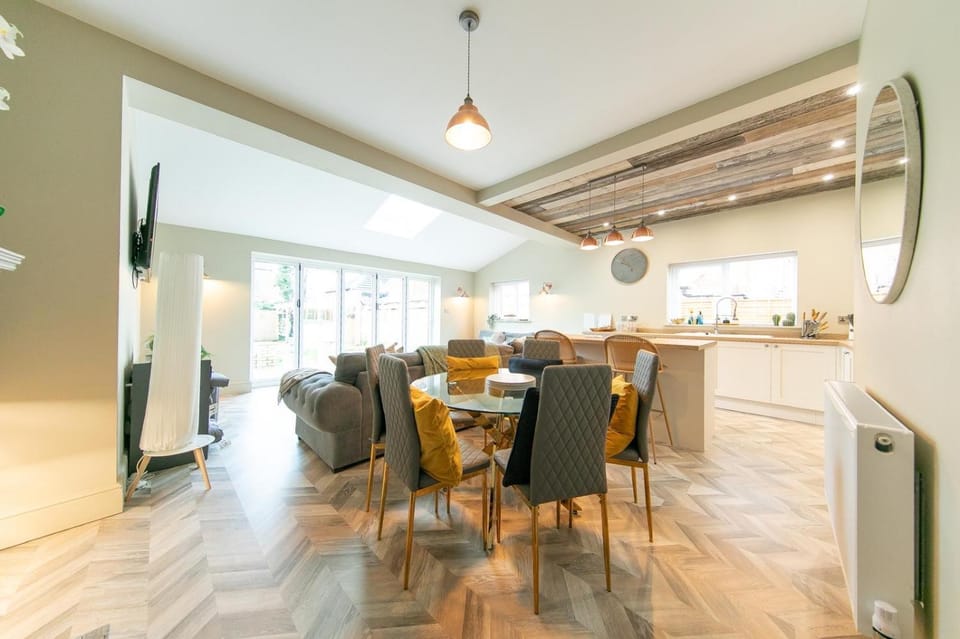Kitchen or kitchenette, Living room, Seating area, Dining area, dishwasher, pet friendly, stove