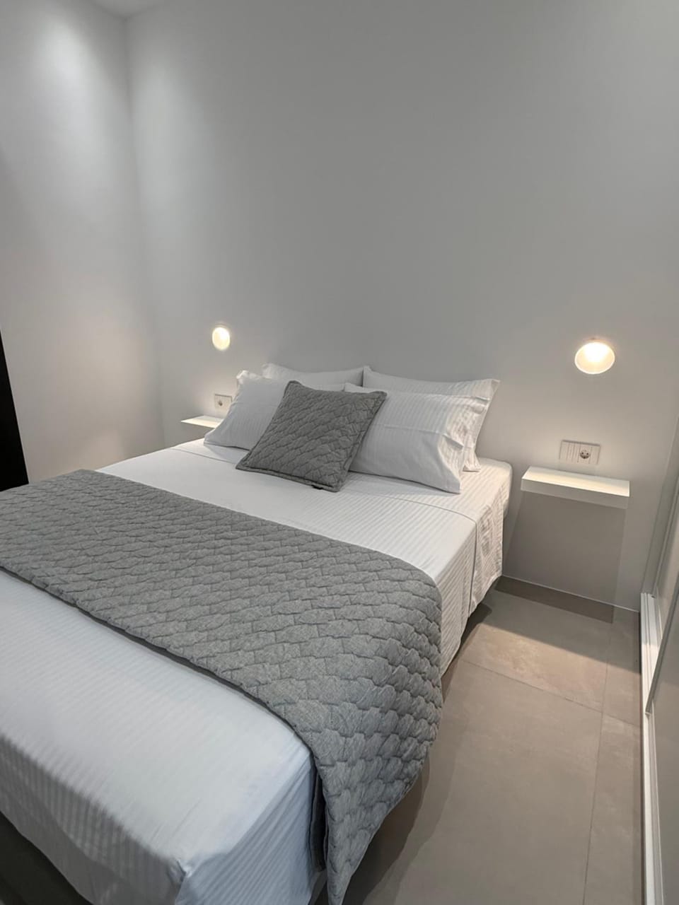 Drop off Apartment in Decentralized Administration of the Aegean