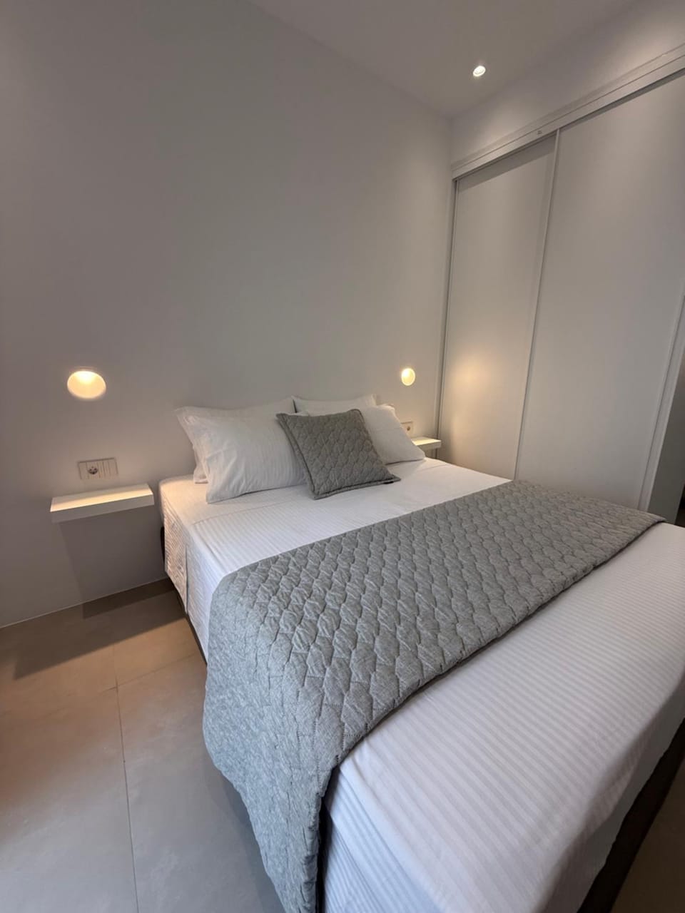 Drop off Apartment in Decentralized Administration of the Aegean