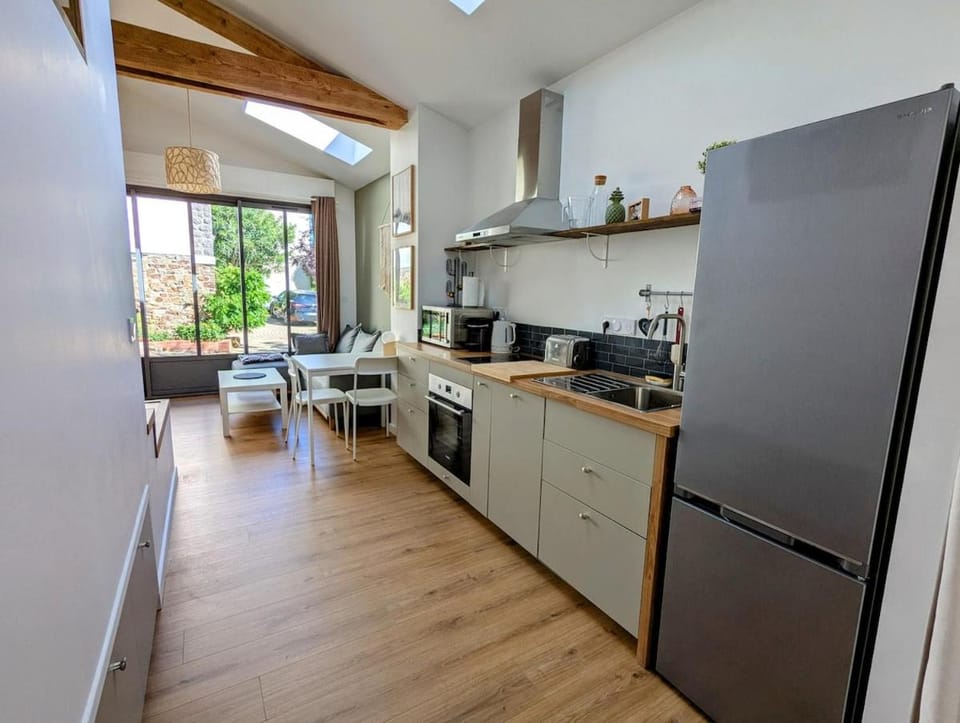 Kitchen or kitchenette, Dining area, dishwasher, oven, stove, toaster