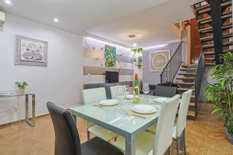 Kitchen or kitchenette, Living room, Dining area