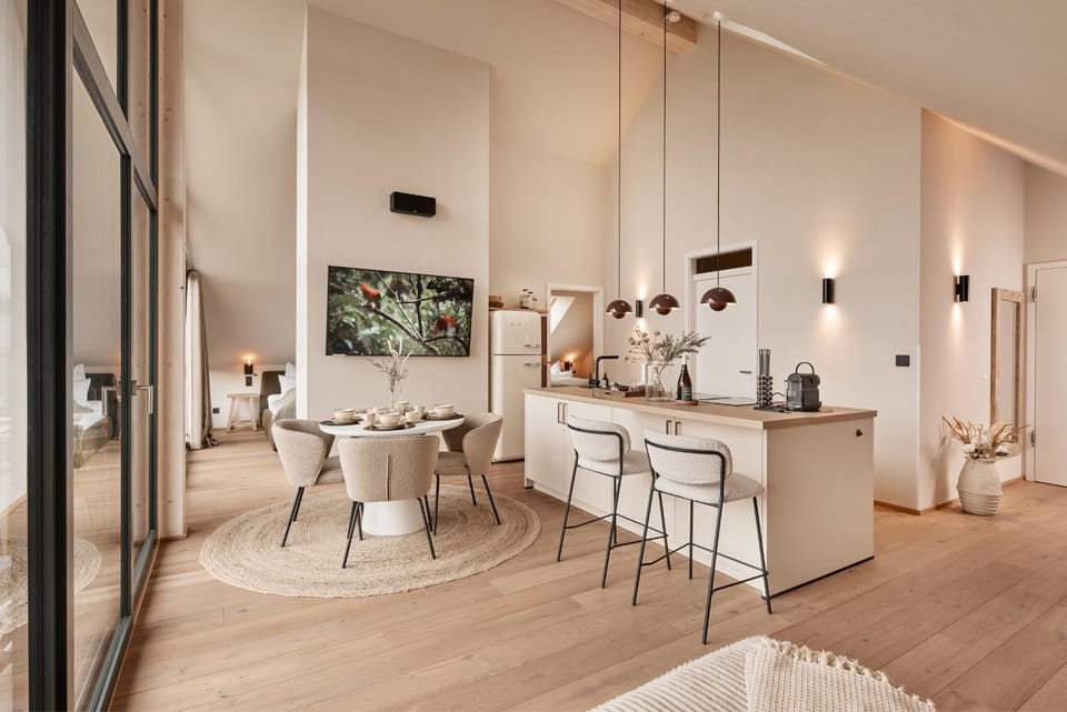 Seating area, Dining area