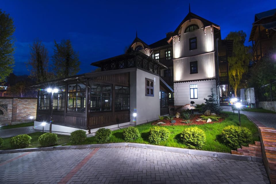 Night, Area and facilities