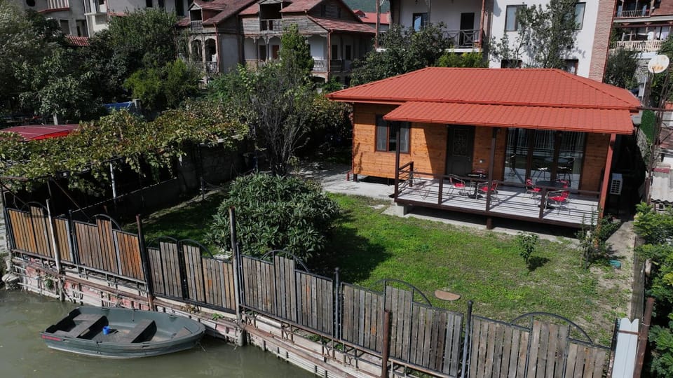 Property building, Day, Garden, Garden view, River view