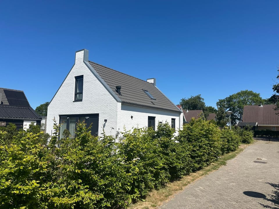 Property building, Garden, Garden, Garden view, Street view