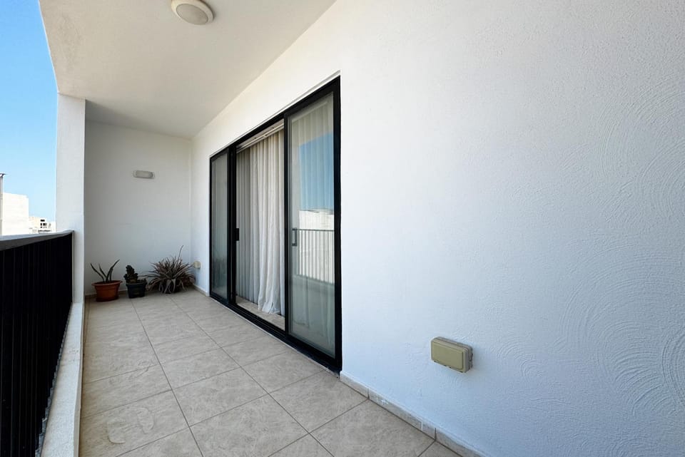 Seafront Terrace With A Breathtaking Valletta View Apartment in Sliema